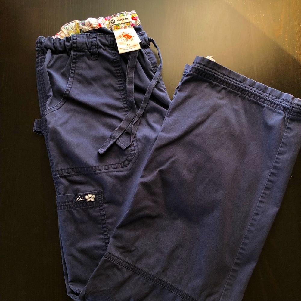 koi Scrub Lindsey Cargo pants Navy Size medium